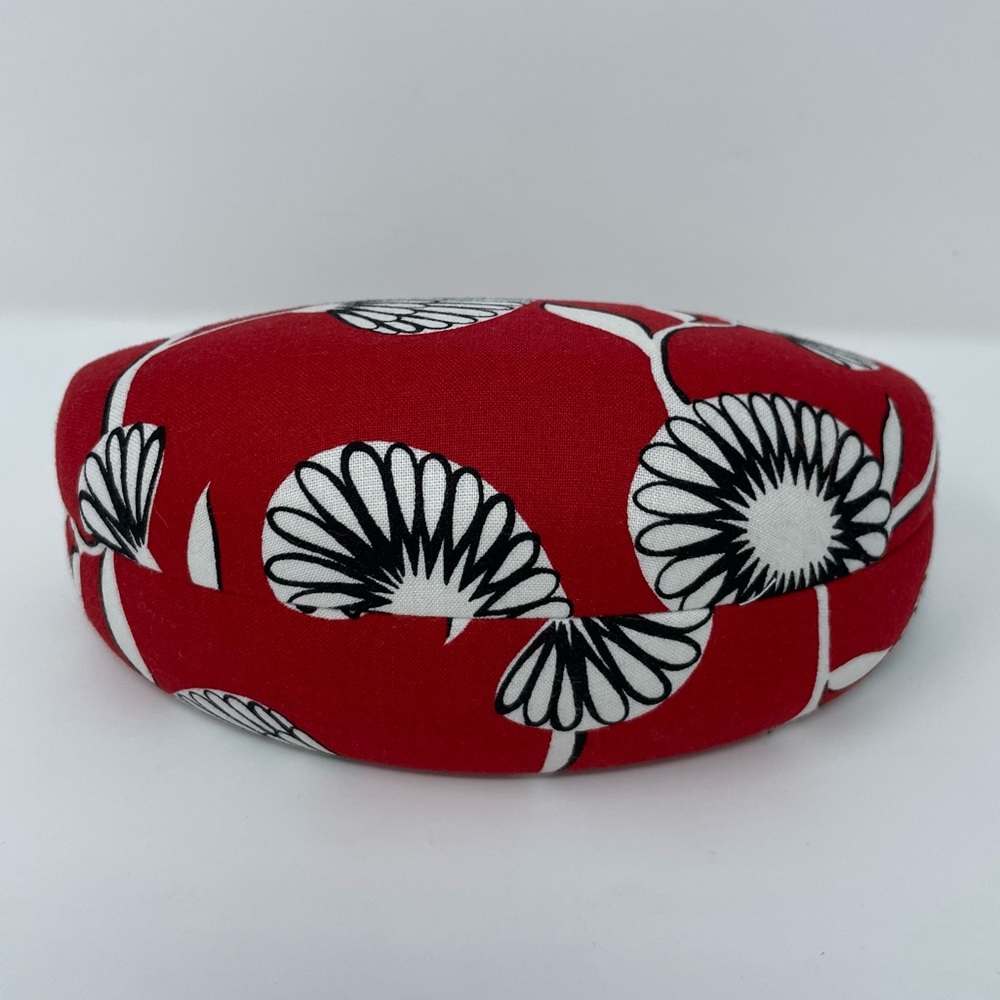 Vera Bradley Deco Daisy Red Black White Clam Shell Hard Case for Glasses